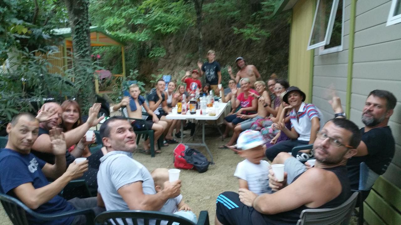 Camping Les Sources Saint-Jean-du-Gard Esterno foto
